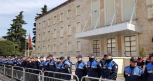 Protesta e opozitës para Kryeministrisë, policia tregon rrugët që do bllokohen