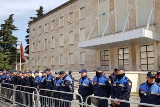 Protesta e opozitës para Kryeministrisë, policia tregon rrugët që do bllokohen