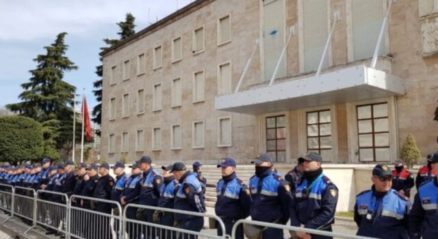 Protesta e opozitës para Kryeministrisë, policia tregon rrugët që do bllokohen