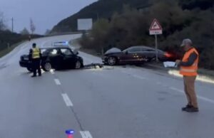 Dy automjete përplasen në Levan-Tepelenë, lëndohen 2 persona