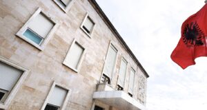 Qeveria miraton shpërblimet për festat e fundvitit, kategoritë që përfitojnë. Ja sa do të shpërblehen pensionistë