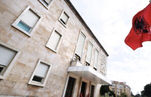 Qeveria miraton shpërblimet për festat e fundvitit, kategoritë që përfitojnë. Ja sa do të shpërblehen pensionistë