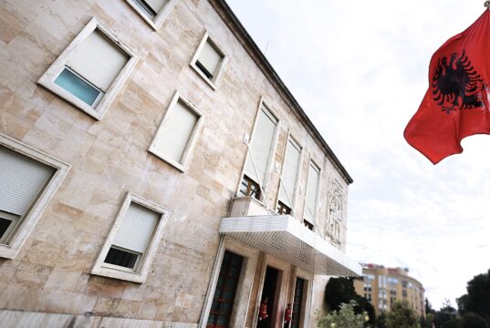 Qeveria miraton shpërblimet për festat e fundvitit, kategoritë që përfitojnë. Ja sa do të shpërblehen pensionistë