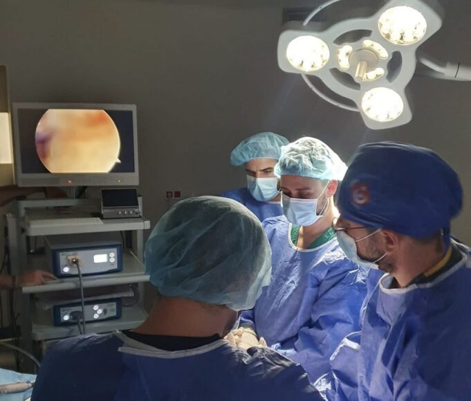 Fier – Kryhet ndërhyrja e parë PCL Reconstruction ne spitalin memorial