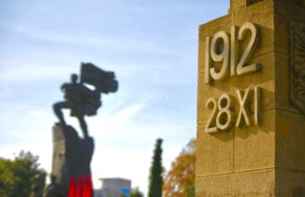 Sot, 28 Nëntori – Rama publikon foton simbolike dhe uron shqiptarët për Ditën e Pavarësisë