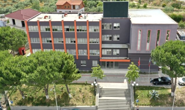 Letër e hapur nga anetari i Keshillit Bashkise PATOS: “Zharrëza nuk kërkon favore, por atë që i takon”