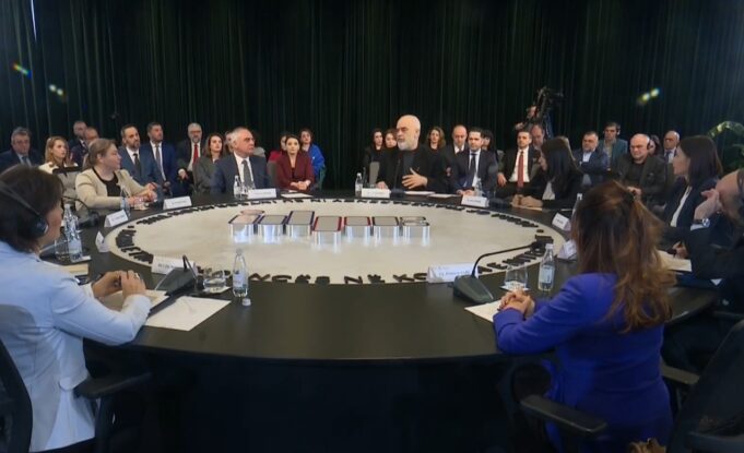 Rama: Transparenca në Shqipëri ka avancuar, nuk është kërcënim ndarja e informacionit