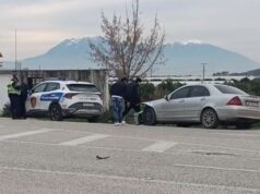 Aksident në në aksin Lushnjë-Berat, 3 makina përplasen me njëra-tjetrën