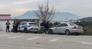 Aksident në në aksin Lushnjë-Berat, 3 makina përplasen me njëra-tjetrën