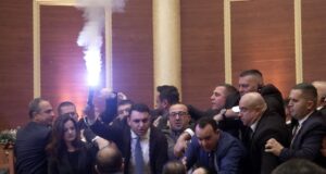 Tensionet në Kuvend, PS kërkon përjashtimin e 29 deputetëve të PD