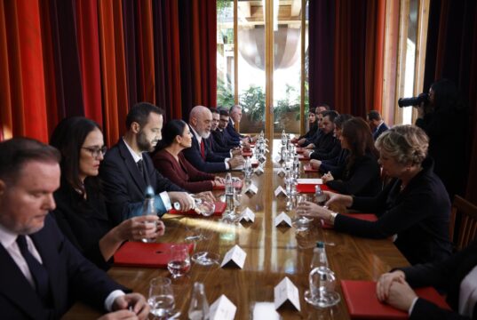 Kryeministri Rama mbledh kabinetin qeveritar