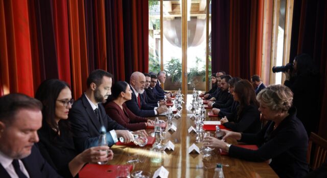 Kryeministri Rama mbledh kabinetin qeveritar