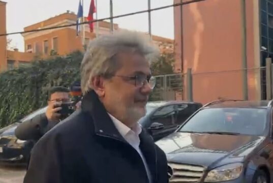 Kryebashkiaku i Shkodrës, Benet Beci paraqitet në ambientet e SPAK