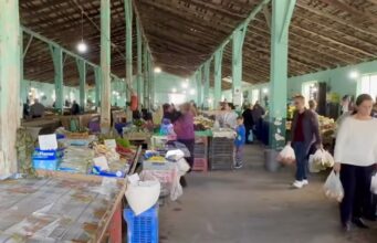 Fundvit pa ulje çmimesh, qytetarët me pak blerje për Vitin e Ri