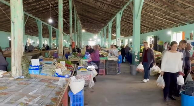 Fundvit pa ulje çmimesh, qytetarët me pak blerje për Vitin e Ri