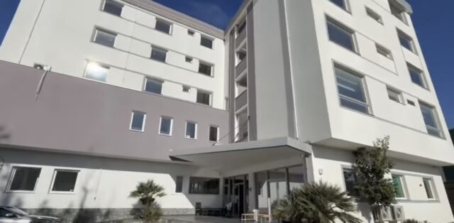 Lindi fëmija i parë i vitit 2026 në Maternitetin e Fierit.