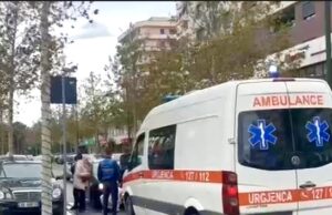 Pengohet në bordurat e bulevardit dhe humb jetën 50-vjeçarja në Vlorë