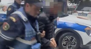 I mori me dh*në nga qafa varësen e floririt, një gruaje, arrestohet