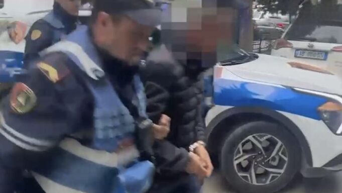 I mori me dh*në nga qafa varësen e floririt, një gruaje, arrestohet