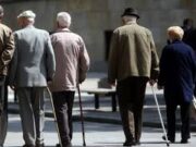 Shqipëria po plaket, fuqia punëtore po tkurret/ Deri në vitin 2050, vetëm 1.4 persona në moshë pune do të mbështesin çdo pensionist