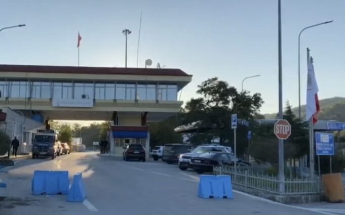 Bllokohet për 3 orë aksi rrugor Kakavijë-Janinë nga protesta e fermereve