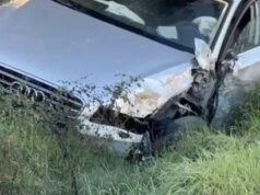 ,Makina përplaset me autobusin ne Fier- Levan ,përfundon në kanal