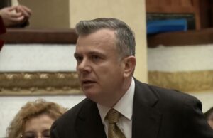 Balla ironizon Nokën për lapsusin: I vetmi Flamur, që s’di se kur është ngritur flamuri!