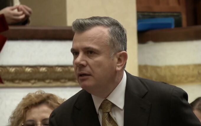 Balla ironizon Nokën për lapsusin: I vetmi Flamur, që s’di se kur është ngritur flamuri!