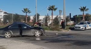 Benzi përplas mjetin ndërkohë që qarkullonte me shpejtësi