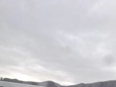 Aksident te Rruga e Kombit, përmbyset një ambulancë