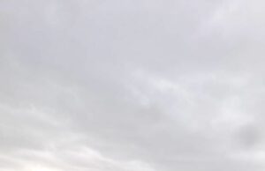 Aksident te Rruga e Kombit, përmbyset një ambulancë