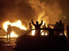 Mbi 1,000 makina të djegura në natën e Vitit të Ri, të paktën 500 arrestime