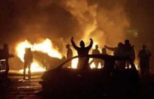 Mbi 1,000 makina të djegura në natën e Vitit të Ri, të paktën 500 arrestime