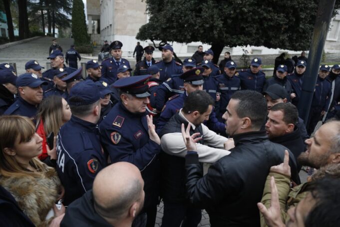 Procedohet penalisht Adriatik Lapaj, arrestohen dhe katër persona të tjerë