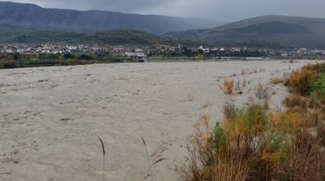 Lumi Seman nga shtrati, përmbyten tokat bujqësore në Lushnje dhe Divjakë