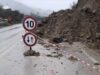 Rrëshqitje dherash bllokojnë aksin Gjirokastër–Tepelenë, qarkullimi me vështirësi