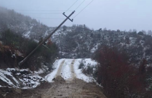 Moti i keq lë pa energji elektrike rreth 300 familje në Qarkun e Gjirokastrës
