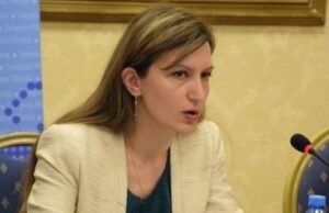 Thyen arrestin shtëpiak dhe tenton t’i djegë makinën ish-partnerit, arrestohet ish-zyrtarja e Ministrisë së Brendshme