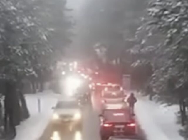 Nisin reshjet e dëborës në Qafën e Llogarasë