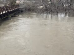 Lumi Seman del nga shtrati, përmbytje në fshatin Mbrostar