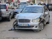 Benz-i merr përpara 5 automjete ne Vlore