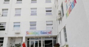 Fluks fëmijësh në Pediatrinë e Fierit, 120 raste me gripin A në 24 orë