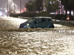 Moti i keq përfshin Greqinë, rrugët e Athinës shndërrohen në lumenj të rrëmbyer