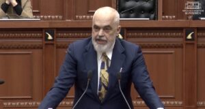 Rama ironizon akuzat e opozitës: Mos e lini Latifin, ua kthen humbjen në fitore