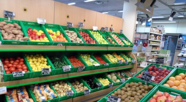 Shqipëria shet jashtë zarzavate, por blen fruta të shtrenjta nga importi