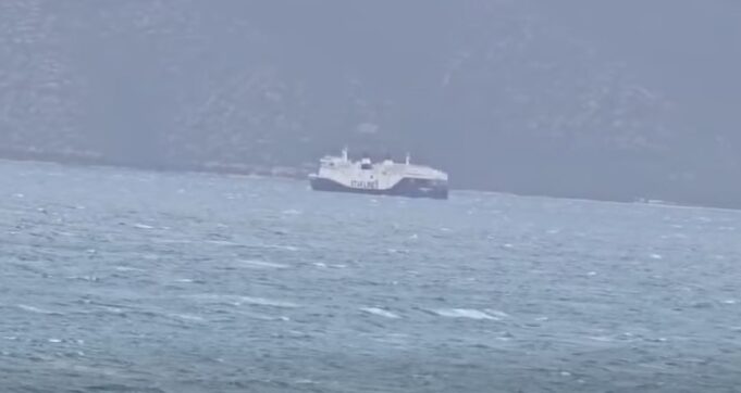 Trageti i linjës Vlorë-Brindisi-Vlorë anulon mbërritjen në Port, ndalohet lundrimi i mjeteve të vogla dhe anijeve të peshkimit
