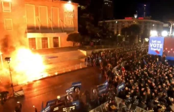 PD protestë para Kryeministrisë, policia përgjigjet me g*z lotsjellës