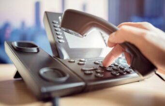 Epoka e telefonisë fikse po mbyllet/ AKEP: Interneti kthehet në shërbimin kryesor të komunikimit në vend