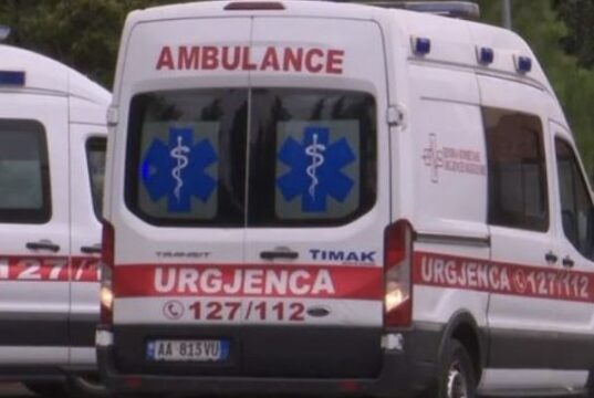 Kamioni bie në humnerë, 2 persona humb*n j*ten dhe një në gjendje kr*tike