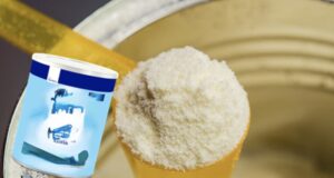 Qumështi me baktere që sjell probleme serioze për foshnjat, në Shqipëri u shpërndanë 276 kuti